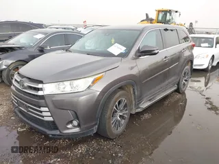 2018 Toyota Highlander LE with VIN 5TDZZRFH0JS249069, listed as a IAAI auction lot 41710956 with 83,598 mi miles and . Bid and sale history available at DreamBid. Image 17.