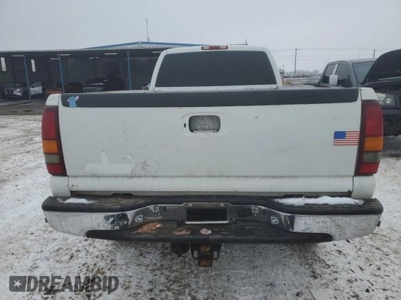 2000 GMC Sierra 2500 SLE z VIN 1GTGK29U1YE139224, wystawiony jako Copart lot #45599125 z przebiegiem 290 042 mil mil oraz Szkoda całkowita • Salvage title. Historia ofert i sprzedaży dostępna na DreamBid. Obrazek 6.