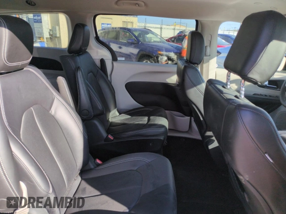 2024 Chrysler Pacifica Hybrid Select z VIN 2C4RC1S78RR123711, wystawiony jako Copart lot #55967745 z przebiegiem 12 042 mil mil oraz Nie do naprawy. Historia ofert i sprzedaży dostępna na DreamBid. Obrazek 11.