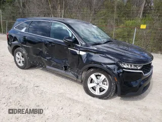 2023 Kia Sorento LX z VIN 5XYRGDLC4PG216535, wystawiony jako Copart lot #54432825 z przebiegiem 11 410 mil mil oraz Szkody całkowita. Historia ofert i sprzedaży dostępna na DreamBid. Obrazek 4.
