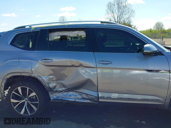 2024 Volkswagen Atlas SEL Premium R-Line z VIN 1V2FR2CA2RC551914, wystawiony jako IAAI lot #42028289 z przebiegiem 16 240 mil mil oraz . Historia ofert i sprzedaży dostępna na DreamBid. Obrazek 14.