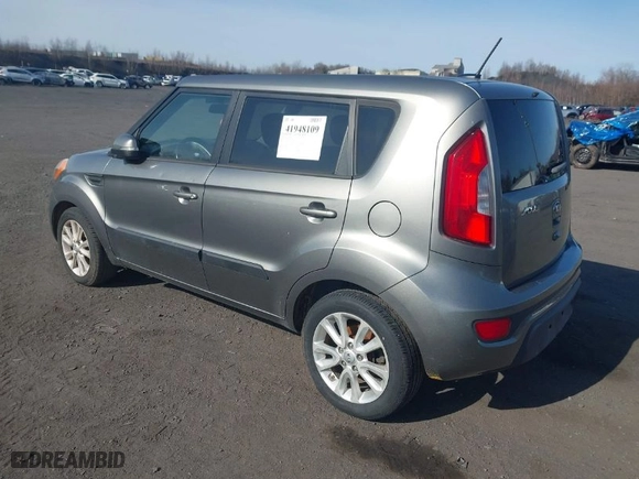 2013 Kia Soul ! with VIN KNDJT2A6XD7527194, listed as a IAAI auction lot 41948109 with NaN miles. Bid and sale history available at carsss.com. Image 3.