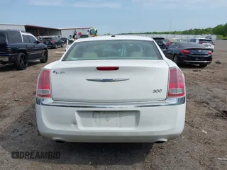 2014 Chrysler 300 z VIN 2C3CCAAG0EH157055, wystawiony jako IAAI lot #42039052 z przebiegiem 197 788 mil mil oraz . Historia ofert i sprzedaży dostępna na DreamBid. Obrazek 17.