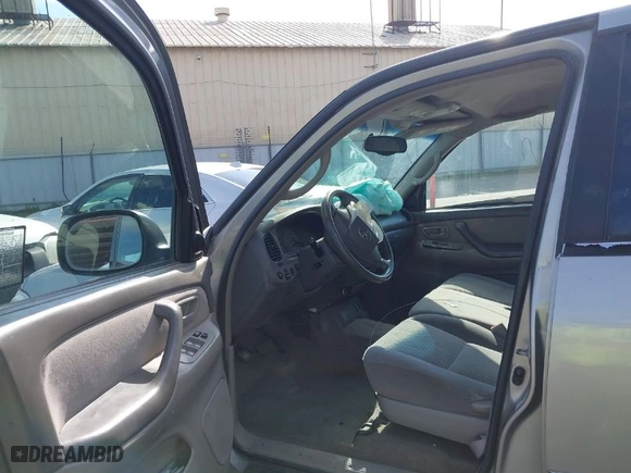 2005 Toyota Tundra SR5 with VIN 5TBET34125S464051, listed as a IAAI auction lot 41551540 with 374,191 mi miles. Bid and sale history available at carsss.com. Image 5.