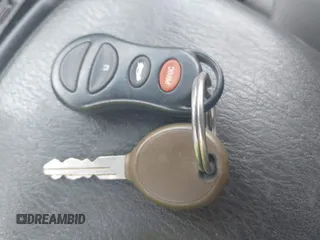 2002 Jeep Liberty Limited z VIN 1J8GL58K32W156681, wystawiony jako IAAI lot #42209101 z przebiegiem 158 743 mil mil oraz . Historia ofert i sprzedaży dostępna na DreamBid. Obrazek 11.