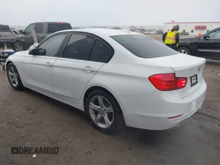 2013 BMW 3 Series 328i с VIN WBA3C1G55DNN93551, выставлен на аукционе IAAI как лот 41196707 с пробегом 165 735 миль миль и . История ставок и продаж доступна на DreamBid. Изображение 3.