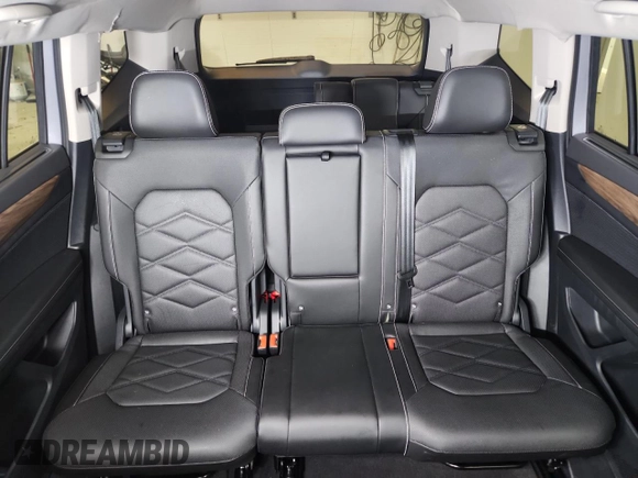 2025 Volkswagen Atlas SE with VIN 1V2HR2CA4SC521845, listed as a Copart auction lot 64470895 with 10,696 mi miles and Clean title. Bid and sale history available at DreamBid. Image 10.