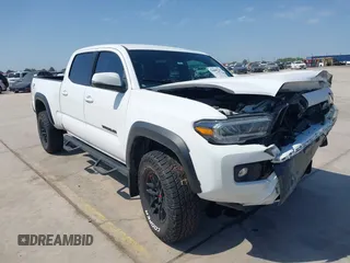 2021 Toyota Tacoma SR5 z VIN 5TFDZ5BN3MX061420, wystawiony jako IAAI lot #42208230 z przebiegiem 50 397 mil mil oraz . Historia ofert i sprzedaży dostępna na DreamBid. Obrazek 1.