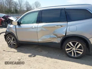 2017 Honda Pilot Touring with VIN 5FNYF6H98HB100335, listed as a IAAI auction lot 41907709 with 1 mi miles. Bid and sale history available at carsss.com. Image 14.