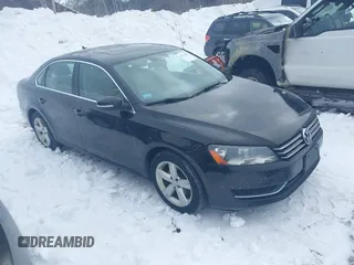 2013 Volkswagen Passat SE z VIN 1VWBP7A39DC047714, wystawiony jako IAAI lot #41577301 z przebiegiem 162 164 mil mil oraz . Historia ofert i sprzedaży dostępna na DreamBid. Obrazek 1.