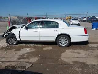 2007 Lincoln Town Car Signature Limited z VIN 1LNHM82V67Y630711, wystawiony jako IAAI lot #41997932 z przebiegiem 177 420 mil mil oraz . Historia ofert i sprzedaży dostępna na DreamBid. Obrazek 14.