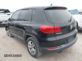 2013 Volkswagen Tiguan SE z VIN WVGAV7AXXDW519677, wystawiony jako IAAI lot #42264759 z przebiegiem 103 913 mil mil oraz . Historia ofert i sprzedaży dostępna na DreamBid. Obrazek 3.