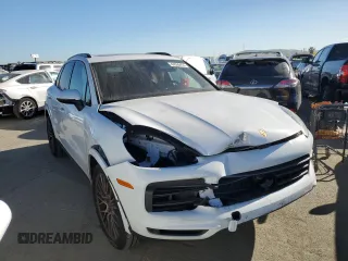 2023 Porsche Cayenne S z VIN WP1AB2AY4PDA14760, wystawiony jako Copart lot #44556414 z przebiegiem 5 886 mil mil oraz . Historia ofert i sprzedaży dostępna na DreamBid. Obrazek 4.