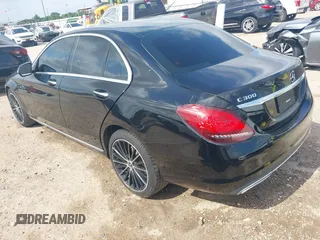 2020 Mercedes-Benz C 300 z VIN 55SWF8DB9LU325172, wystawiony jako IAAI lot #42287443 z przebiegiem 100 261 mil mil oraz . Historia ofert i sprzedaży dostępna na DreamBid. Obrazek 3.