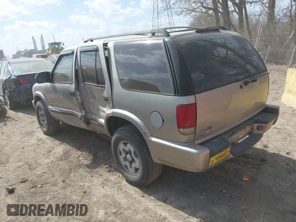 2004 Chevrolet Blazer LS z VIN 1GNDT13X04K164924, wystawiony jako IAAI lot #41803471 z przebiegiem 166 708 mil mil oraz . Historia ofert i sprzedaży dostępna na DreamBid. Obrazek 3.