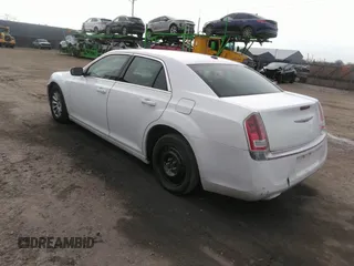 2014 Chrysler 300 z VIN 2C3CCAAGXEH171383, wystawiony jako IAAI lot #42006022 z przebiegiem 144 981 mil mil oraz . Historia ofert i sprzedaży dostępna na DreamBid. Obrazek 3.