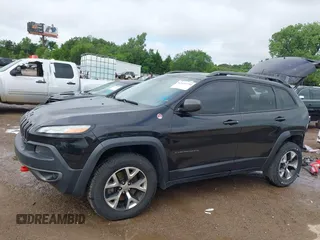 2015 Jeep Cherokee Trailhawk with VIN 1C4PJMBS5FW647601, listed as a IAAI auction lot 42437734 with 170,640 mi miles and . Bid and sale history available at DreamBid. Image 15.