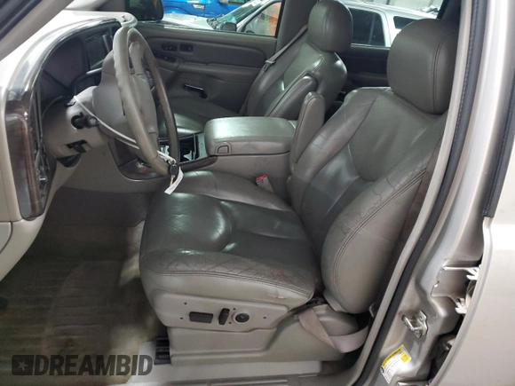 2006 GMC Sierra Denali z VIN 2GTEK63N661185470, wystawiony jako Copart lot #85517684 z przebiegiem 154 457 mil mil oraz Szkoda całkowita • Salvage title. Historia ofert i sprzedaży dostępna na DreamBid. Obrazek 7.