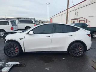 2021 Tesla Model Y Performance z VIN 5YJYGDEF2MF133739, wystawiony jako IAAI lot #41226429 z przebiegiem 58 502 mil mil oraz . Historia ofert i sprzedaży dostępna na DreamBid. Obrazek 14.