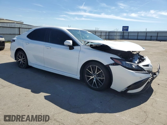 2022 Toyota Camry SE with VIN 4T1G11AK3NU638112, listed as a Copart auction lot 47884225 with 102,727 mi miles and Clean Title. Bid and sale history available at carsss.com. Image 4.