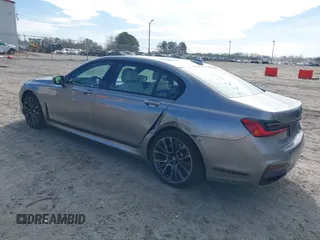 2022 BMW 7 Series 740i with VIN WBA7T2C06NCH23175, listed as a IAAI auction lot 41752367 with 112,979 mi miles and . Bid and sale history available at carsss.com. Image 3.