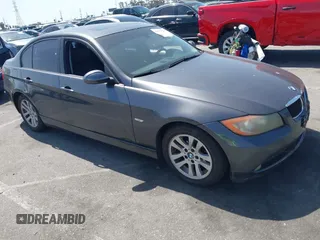 2007 BMW 3 Series 328i z VIN WBAVA37527NL17651, wystawiony jako IAAI lot #42277978 z przebiegiem 213 887 mil mil oraz . Historia ofert i sprzedaży dostępna na DreamBid. Obrazek 1.