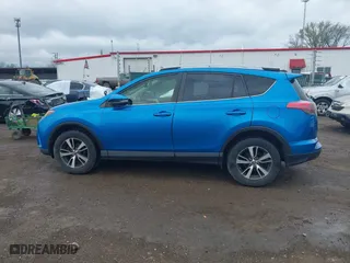 2017 Toyota RAV4 XLE with VIN JTMRFREV4HJ123496, listed as a IAAI auction lot 42068817 with 211,682 mi miles. Bid and sale history available at carsss.com. Image 14.