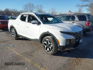 2024 Hyundai Santa Cruz Limited z VIN 5NTJEDAF6RH088702, wystawiony jako IAAI lot #41013157 z przebiegiem 7 298 mil mil oraz . Historia ofert i sprzedaży dostępna na DreamBid. Obrazek 1.