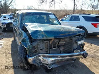 1996 GMC Suburban with VIN 1GKFK16R3TJ703465, listed as a IAAI auction lot 41325441 with 271,871 mi miles. Bid and sale history available at carsss.com. Image 13.