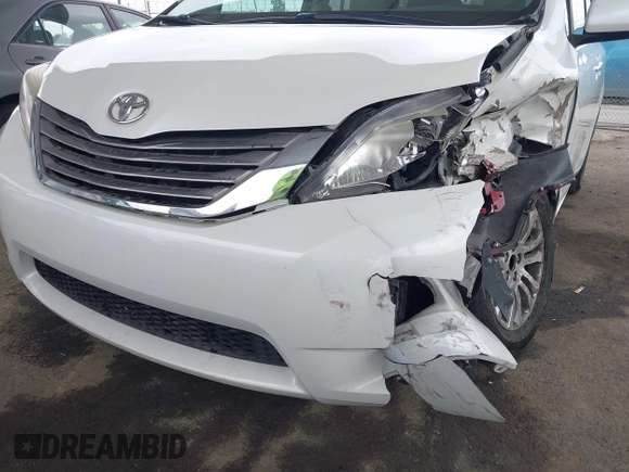 2015 Toyota Sienna XLE with VIN 5TDYK3DC5FS640102, listed as a IAAI auction lot 41885194 with 119,972 mi miles. Bid and sale history available at carsss.com. Image 18.