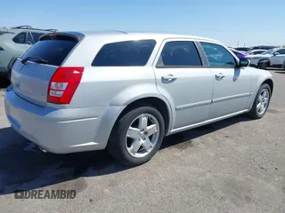 2005 Dodge Magnum z VIN 2D8GZ58235H576127, wystawiony jako IAAI lot #41989680 z przebiegiem 136 488 mil mil oraz . Historia ofert i sprzedaży dostępna na DreamBid. Obrazek 4.