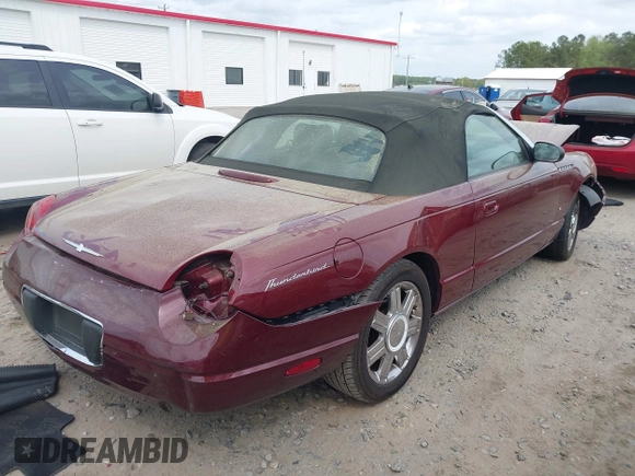 2004 Ford Thunderbird Deluxe z VIN 1FAHP60A24Y104500, wystawiony jako IAAI lot #41952791 z przebiegiem 100 795 mil mil oraz . Historia ofert i sprzedaży dostępna na DreamBid. Obrazek 4.
