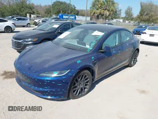 2025 Tesla Model 3 Long Range z VIN 5YJ3E1EB4SF876945, wystawiony jako IAAI lot #41518965 z przebiegiem 591 mil mil oraz . Historia ofert i sprzedaży dostępna na DreamBid. Obrazek 16.
