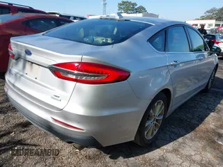 2019 Ford Fusion SE with VIN 3FA6P0HD0KR192915, listed as a IAAI auction lot 41980996 with 128,336 mi miles. Bid and sale history available at carsss.com. Image 4.