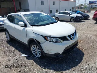 2017 Nissan Rogue SV z VIN JN1BJ1CP4HW016685, wystawiony jako IAAI lot #42060529 z przebiegiem 45 153 mil mil oraz . Historia ofert i sprzedaży dostępna na DreamBid. Obrazek 1.
