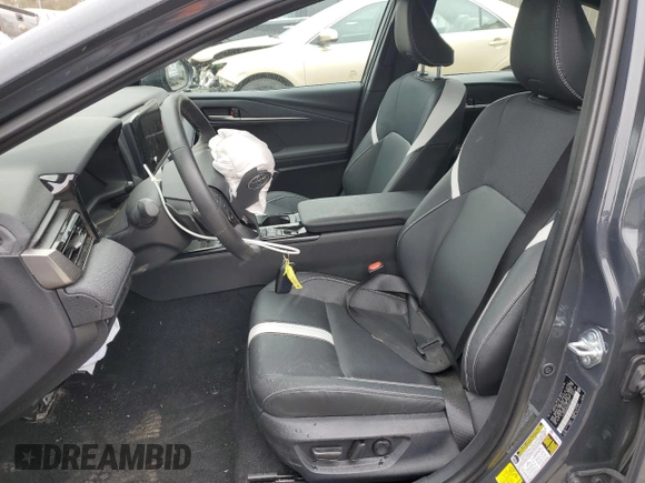 2025 Toyota Camry LE z VIN 4T1DAACK6SU027261, wystawiony jako Copart lot #53074595 z przebiegiem 9 774 mil mil oraz Szkoda całkowita • Salvage title. Historia ofert i sprzedaży dostępna na DreamBid. Obrazek 7.