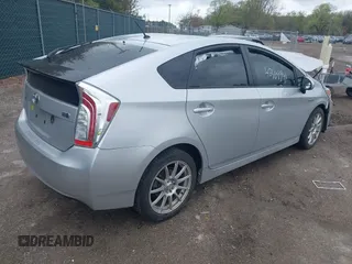 2015 Toyota Prius Four z VIN JTDKN3DU0F0455819, wystawiony jako IAAI lot #42169941 z przebiegiem 63 861 mil mil oraz . Historia ofert i sprzedaży dostępna na DreamBid. Obrazek 4.