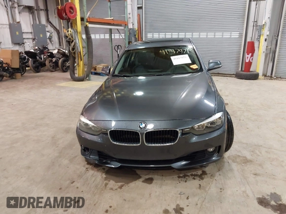 2015 BMW 3 Series 328i xDrive с VIN WBA3B5C57FP652994, выставлен на аукционе IAAI как лот 41917971 с пробегом 171 342 миль миль и . История ставок и продаж доступна на DreamBid. Изображение 12.