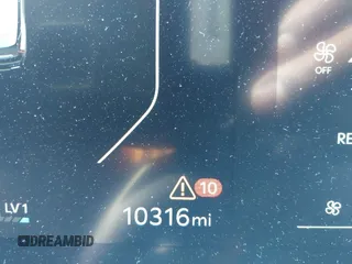 2024 Kia EV9 Land z VIN KNDADFS59R6035988, wystawiony jako IAAI lot #42076672 z przebiegiem 10 316 mil mil oraz . Historia ofert i sprzedaży dostępna na DreamBid. Obrazek 7.