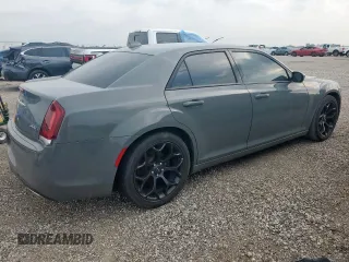 2019 Chrysler 300 S z VIN 2C3CCABG3KH516666, wystawiony jako Copart lot #56636845 z przebiegiem 150 570 mil mil oraz Szkoda całkowita • Salvage title. Historia ofert i sprzedaży dostępna na DreamBid. Obrazek 3.
