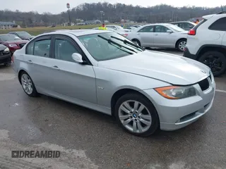 2007 BMW 3 Series 328i z VIN WBAVA33587KX73340, wystawiony jako IAAI lot #41200491 z przebiegiem 152 988 mil mil oraz . Historia ofert i sprzedaży dostępna na DreamBid. Obrazek 1.