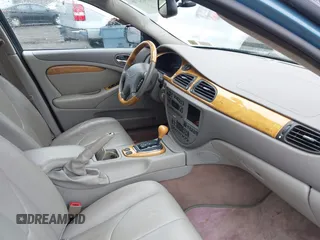 2000 Jaguar S-Type V8 z VIN SAJDA01D0YGL07334, wystawiony jako IAAI lot #42365276 z przebiegiem 63 379 mil mil oraz . Historia ofert i sprzedaży dostępna na DreamBid. Obrazek 5.