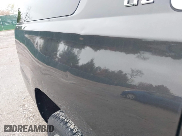 2015 Chevrolet Suburban LTZ with VIN 1GNSKKKC4FR712965, listed as a IAAI auction lot 41928053 with 188,571 mi miles. Bid and sale history available at carsss.com. Image 17.