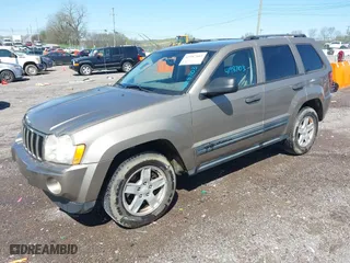 2005 Jeep Grand Cherokee Laredo with VIN 1J4GR48K25C714911, listed as a IAAI auction lot 41987103 with 191,157 mi miles. Bid and sale history available at carsss.com. Image 2.