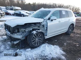 2020 Volvo XC90 Momentum with VIN YV4102PK5L1588674, listed as a IAAI auction lot 41381941 with 26 mi miles. Bid and sale history available at carsss.com. Image 17.