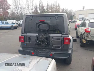 2021 Jeep Wrangler Unlimited Sahara z VIN 1C4JJXP68MW745098, wystawiony jako IAAI lot #41461092 z przebiegiem 36 410 mil mil oraz . Historia ofert i sprzedaży dostępna na DreamBid. Obrazek 17.