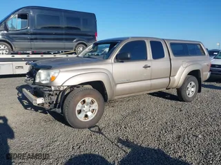 2005 Toyota Tacoma with VIN 5TEUU42N95Z141680, listed as a IAAI auction lot 41689904 with 136,637 mi miles. Bid and sale history available at carsss.com. Image 18.