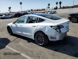 2018 Tesla Model 3 Long Range Battery z VIN 5YJ3E1EB7JF096808, wystawiony jako Copart lot #56592705 z przebiegiem 30 883 mil mil oraz Szkody całkowita. Historia ofert i sprzedaży dostępna na DreamBid. Obrazek 2.