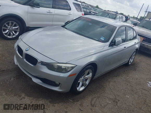 2012 BMW 3 Series 328i z VIN WBA3A5G59CNP15839, wystawiony jako IAAI lot #42132524 z przebiegiem 165 462 mil mil oraz . Historia ofert i sprzedaży dostępna na DreamBid. Obrazek 2.