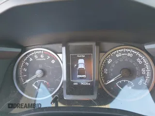 2023 Toyota Tacoma SR5 z VIN 3TMDZ5BN6PM156824, wystawiony jako IAAI lot #41031932 z przebiegiem 14 226 mil mil oraz . Historia ofert i sprzedaży dostępna na DreamBid. Obrazek 7.